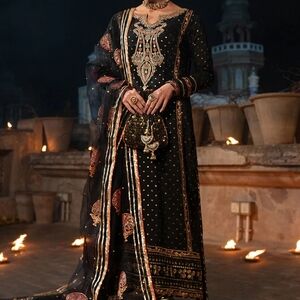 Exquisite Black and Gold Embroidered Long Sleeve Dress